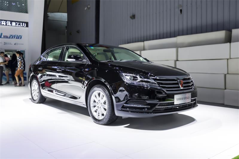 全新荣威950、荣威e950定义“高级轿车” 成都车展亮相售价16.88万起 互联网汽车上市一周年 系统升级带来颠覆式进化